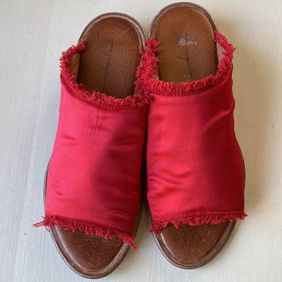 Free People Riley Red Satin Slip On Boho Fringe Detail Sandals Size EUR 37 - Picture 1 of 15
